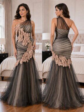 Monique Lhuillier Black Lace Mermaid Formal Gown $995